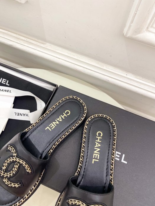 Шлепанцы женские фото 8