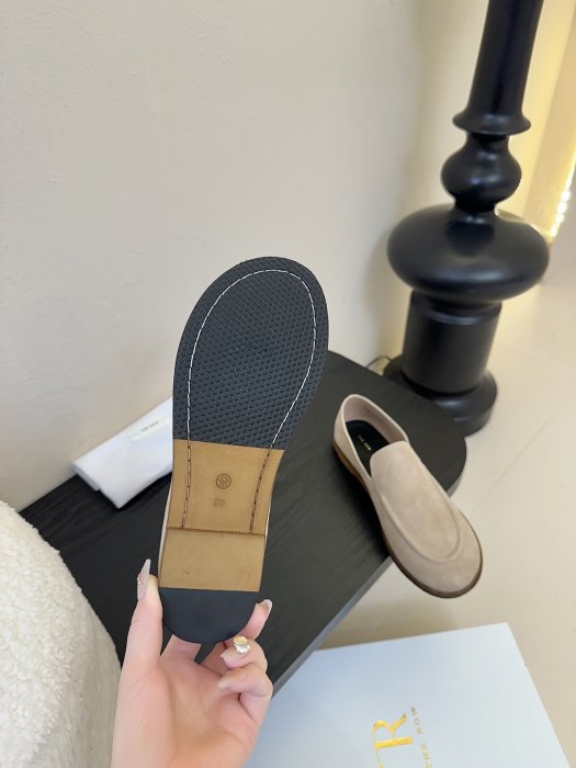 Лоферы женские фото 9