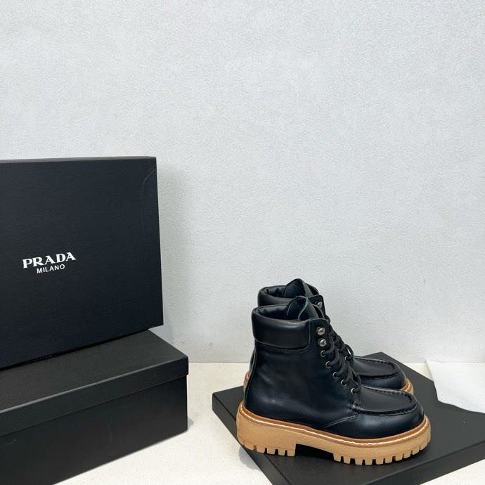 Черевики жіночі