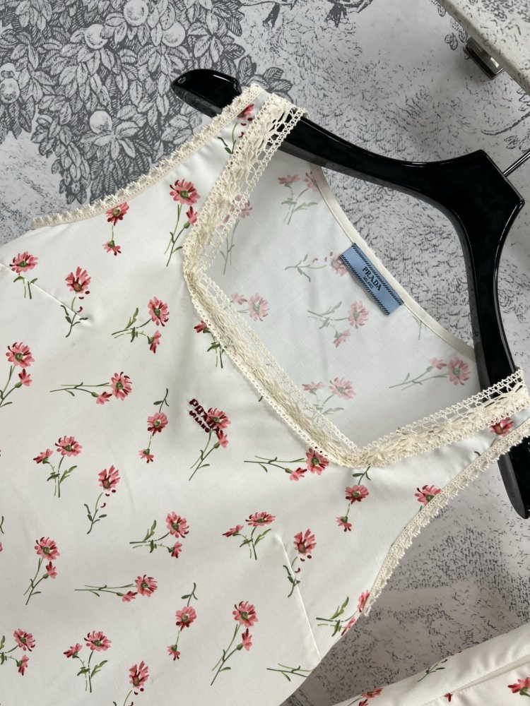 Costume female фото 2