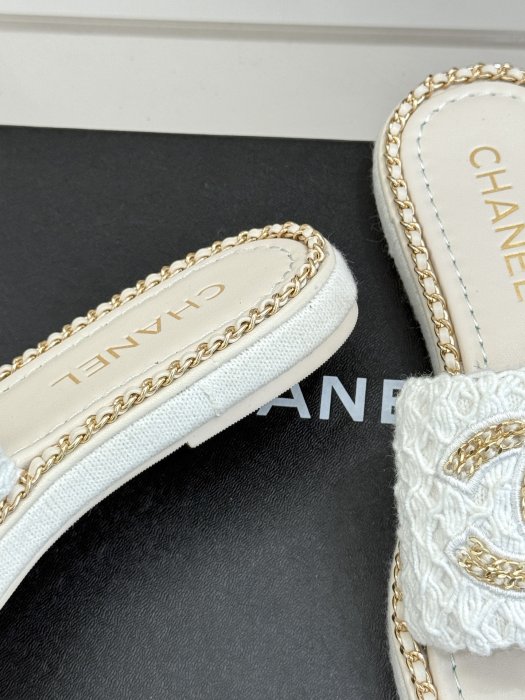 Шлепанцы женские фото 6