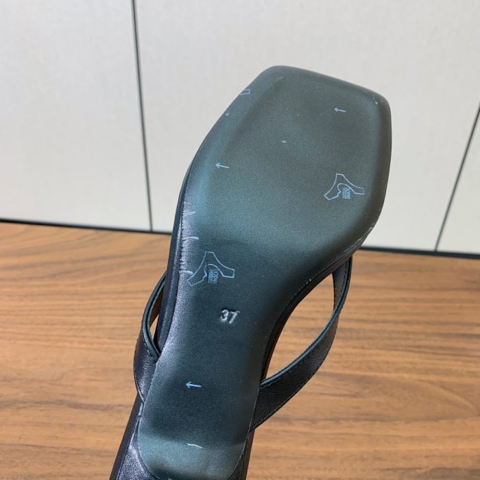 Шлепанцы женские фото 9