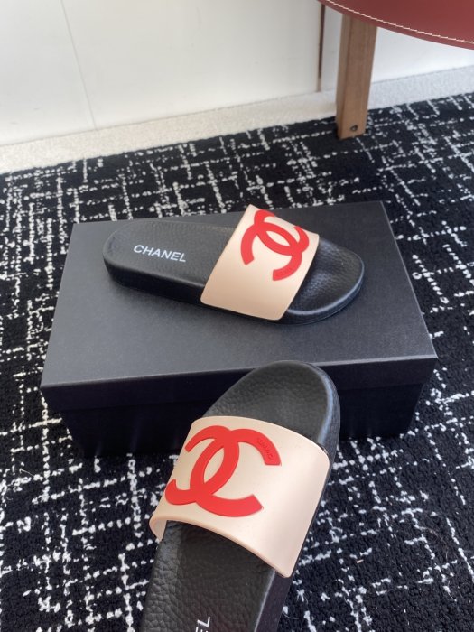 Шлепанцы женские фото 6