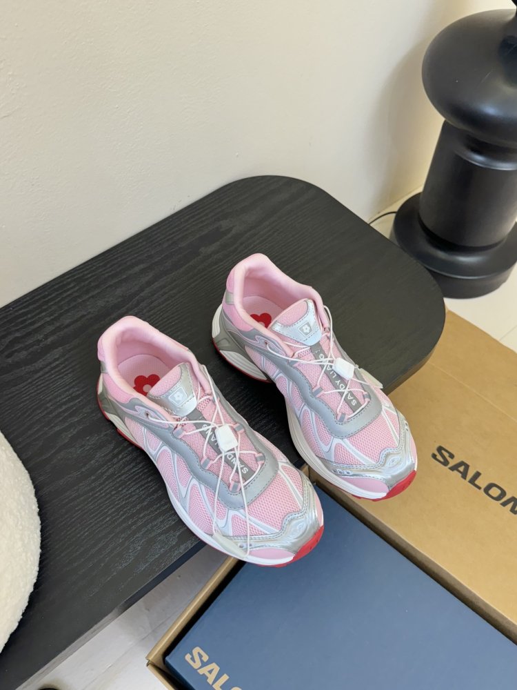 Кроссовки женские XT-6