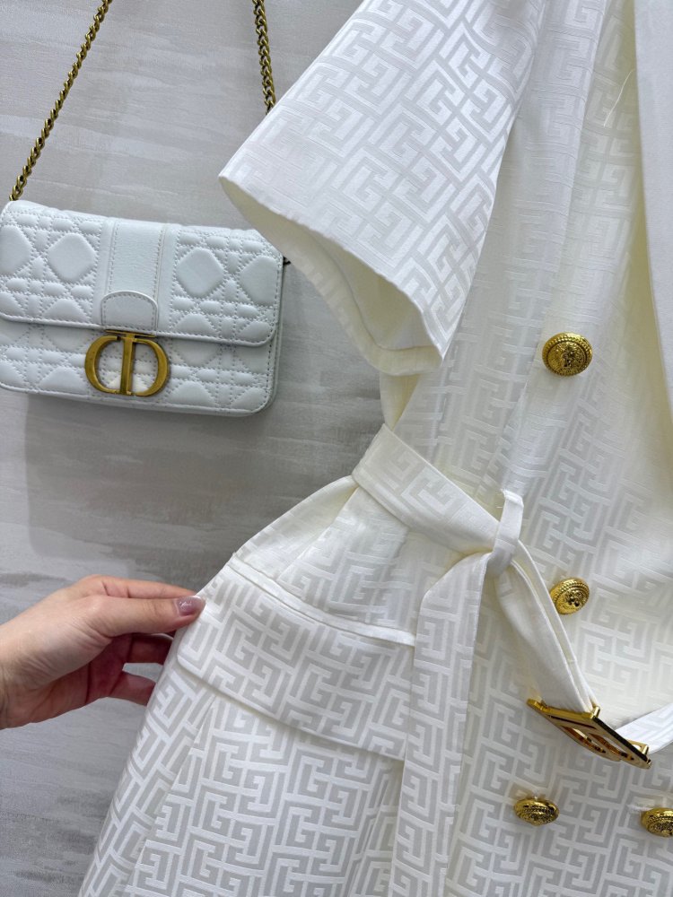 Платье с короткими рукавами и костюмным воротником фото 9