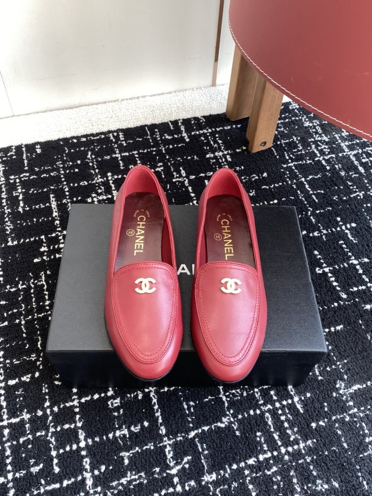 Лоферы женские