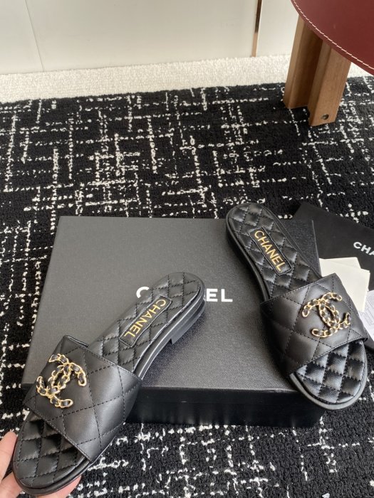 Шльопанці жіночі фото 7