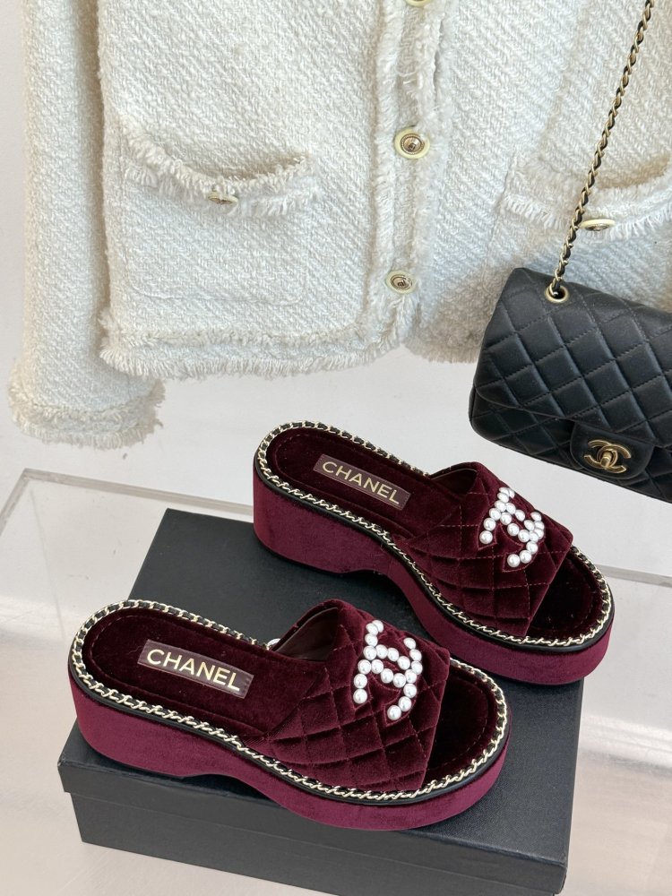 Шлепанцы женские фото 3