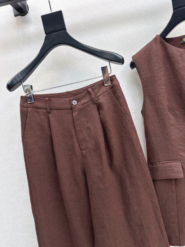 Элегантный женский костюм фото 5