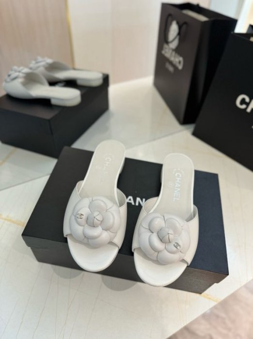 Шлепанцы Chanel 24C