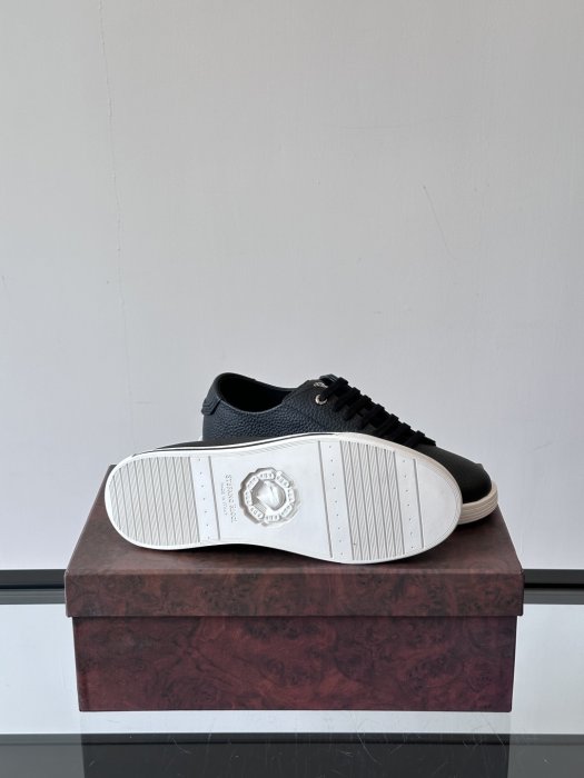 Кросівки фото 9