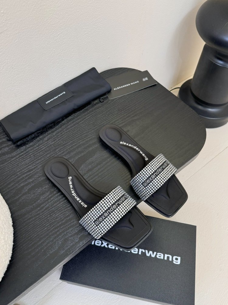 Шлепанцы женские