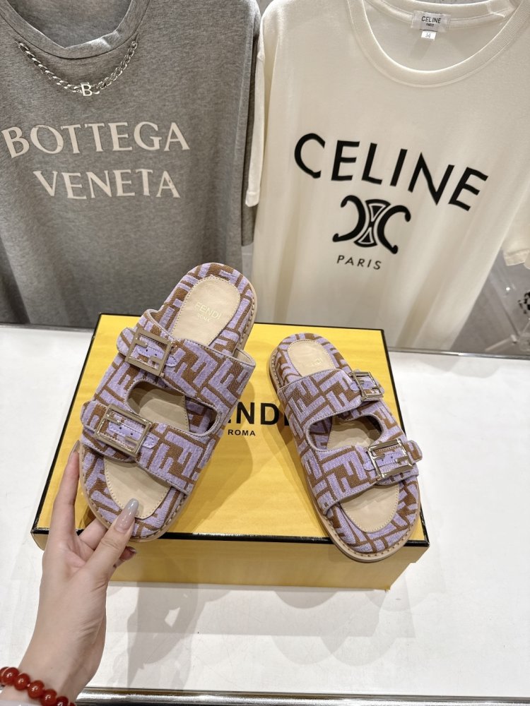 Шлепанцы женские фото 4