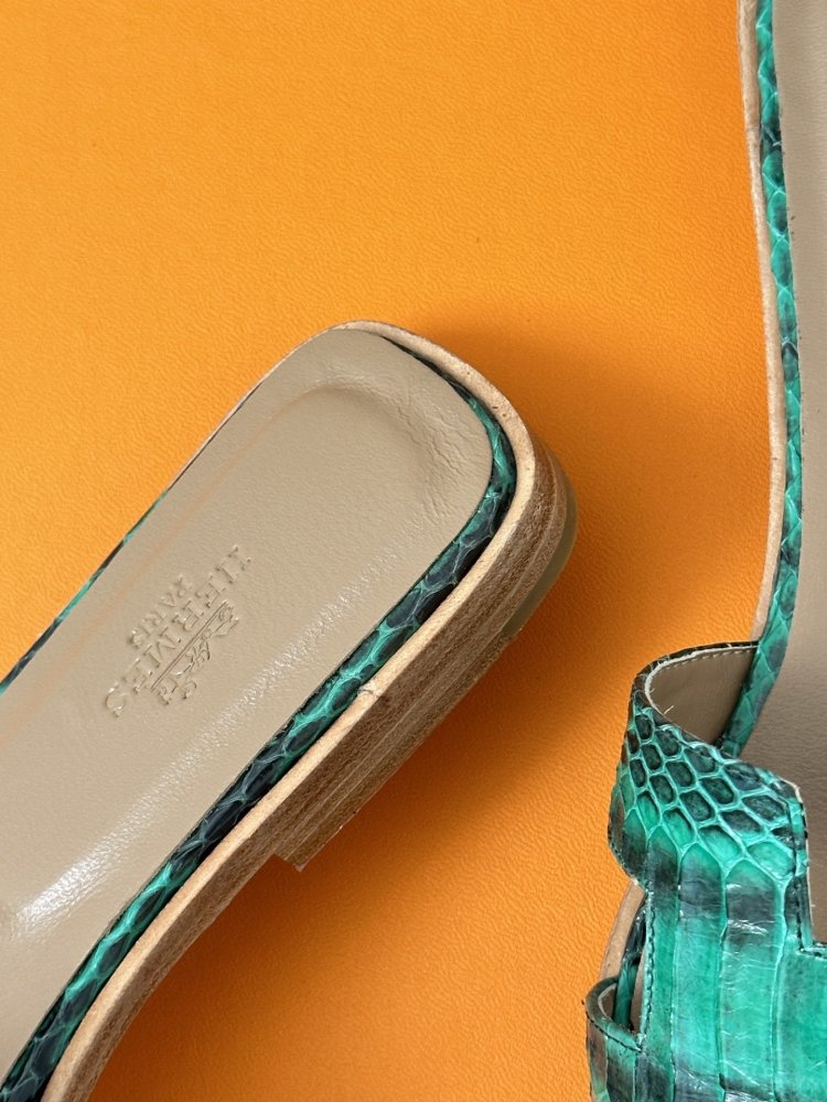 Шлепанцы женские фото 6