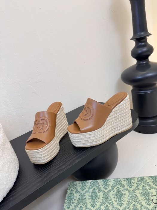 Босоножки фото 3