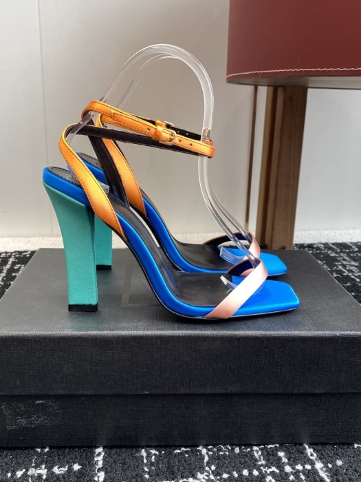 Босоножки фото 2