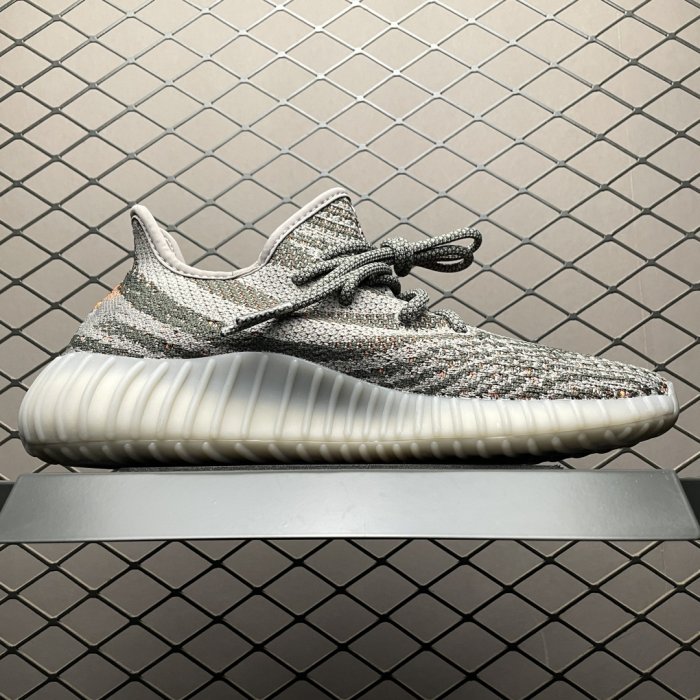 Кроссовки Yeezy Boost 350V2 фото 3