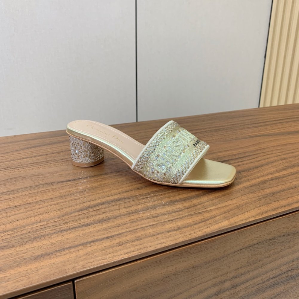 Шлепанцы женские фото 6