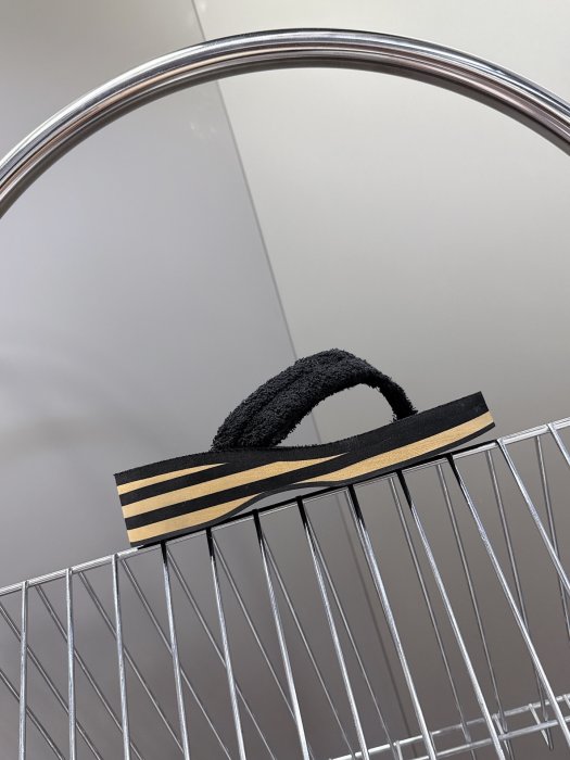 Шлепанцы фото 5