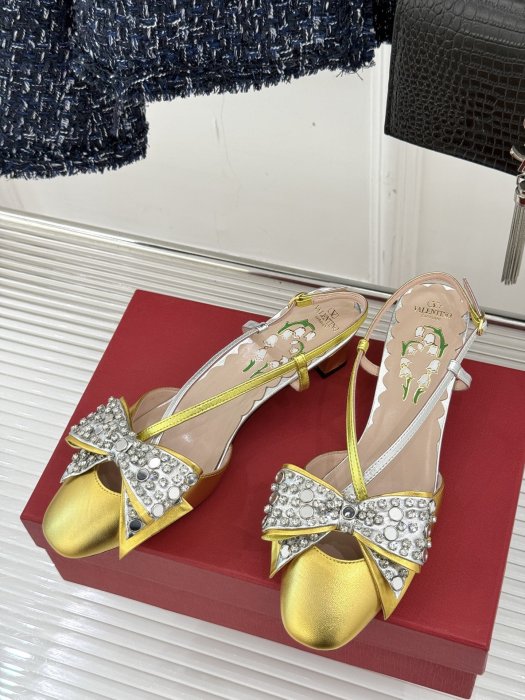 Sandals фото 2