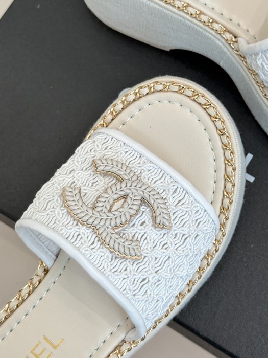 Шлепанцы женские фото 7