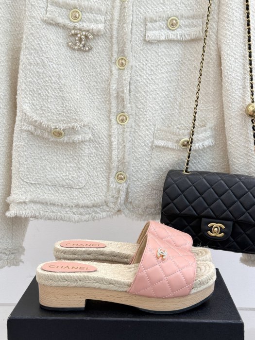 Шлепанцы женские