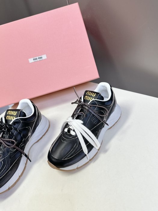 Кросівки жіночі фото 3