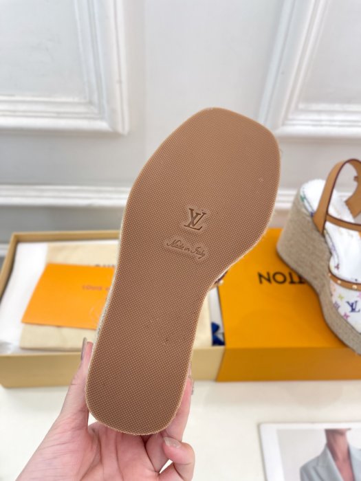 Босоножки фото 9