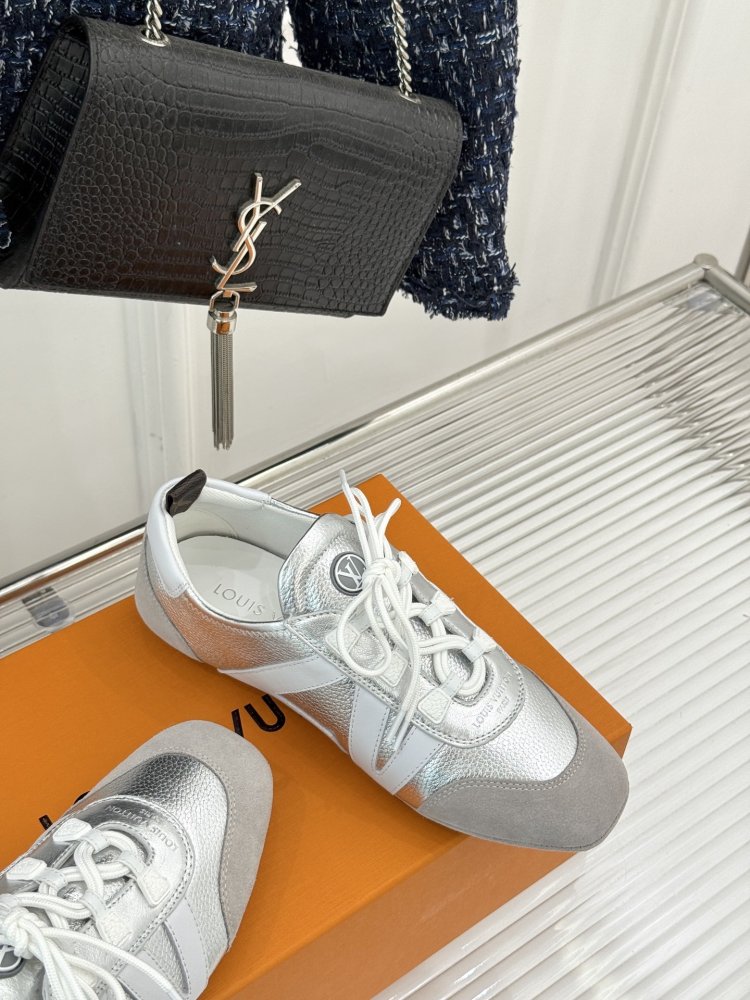 Кроссовки женские фото 5