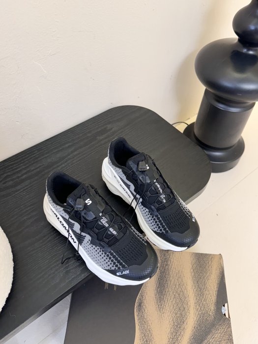 Sneakers women's SALOMON XT WHISPER