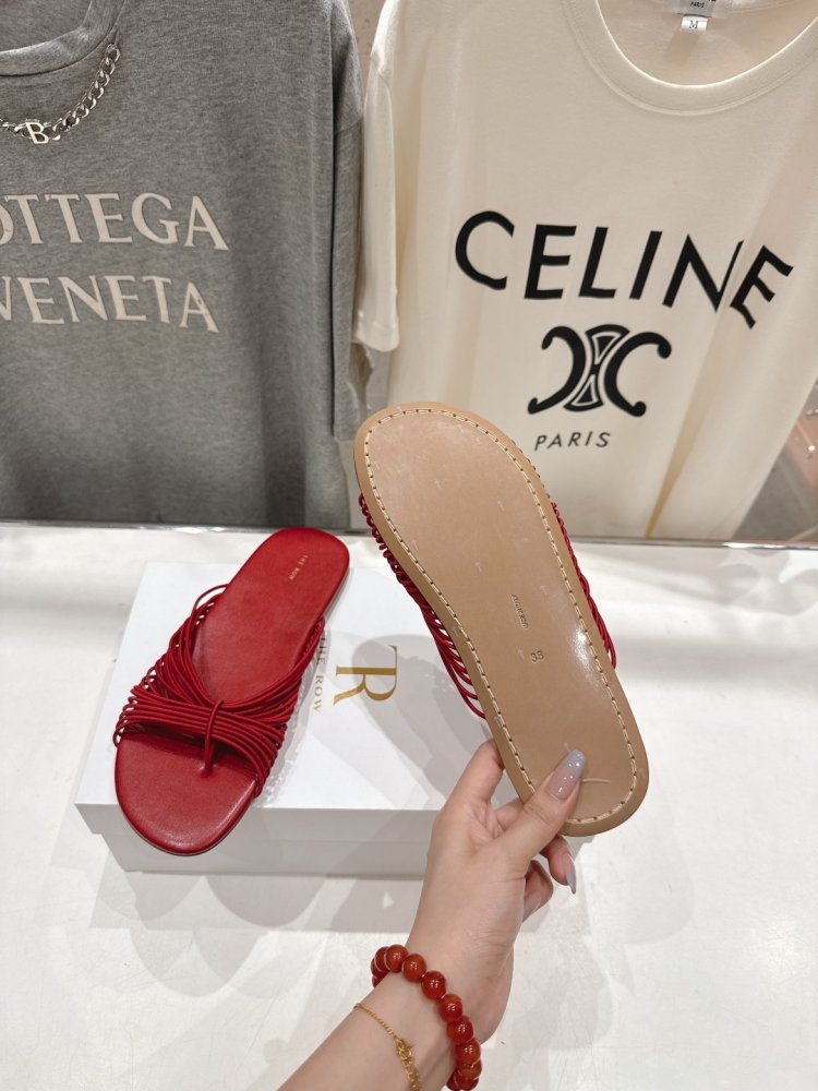 Шльопанці жіночі фото 9