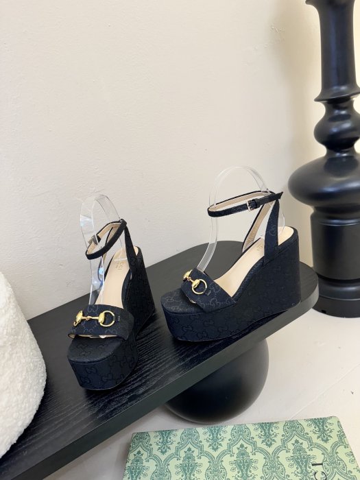 Босоножки фото 3