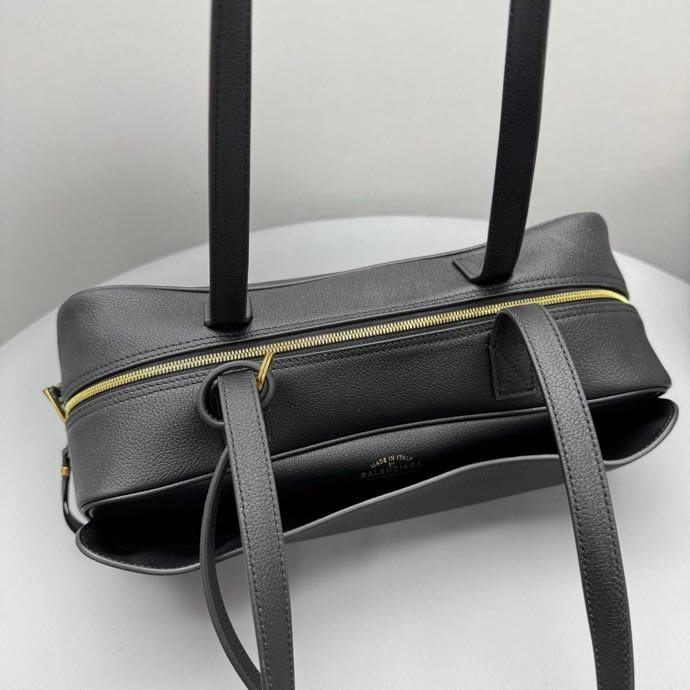 A bag leather women's Carrie 39 cm фото 2