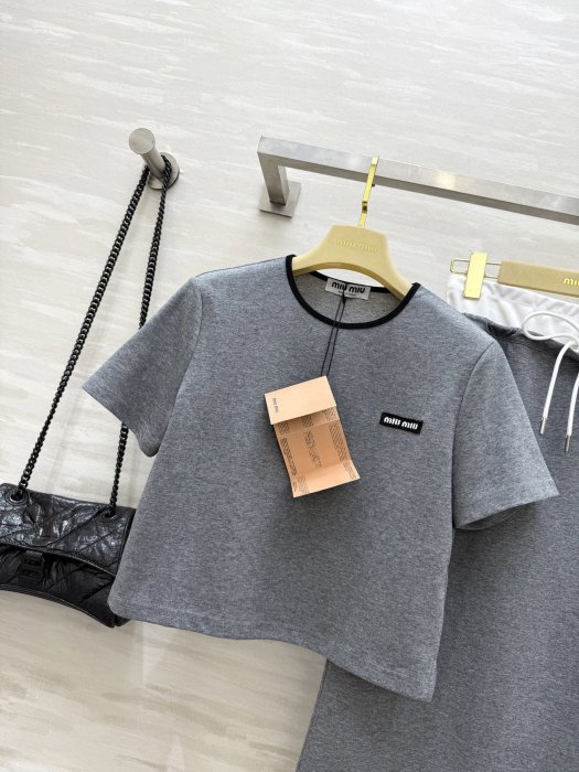 Костюм женский фото 2