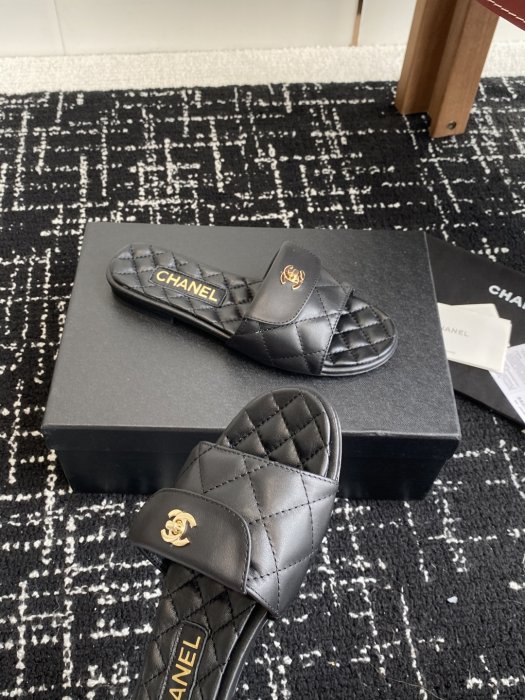 Шлепанцы женские фото 6