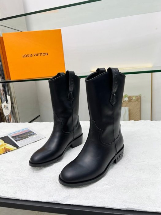 Boots women's