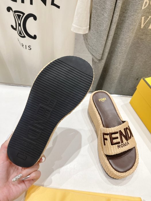 Шлепанцы фото 9