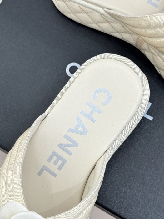 Шлепанцы женские фото 8