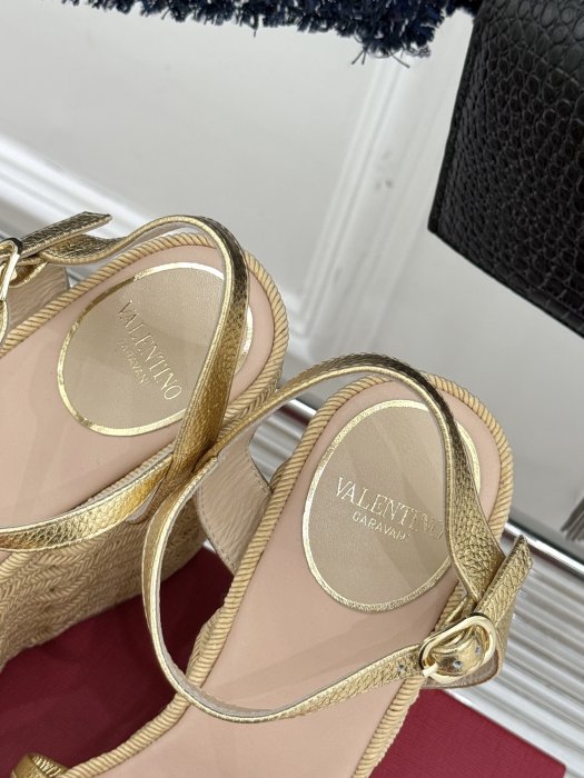 Босоножки фото 8