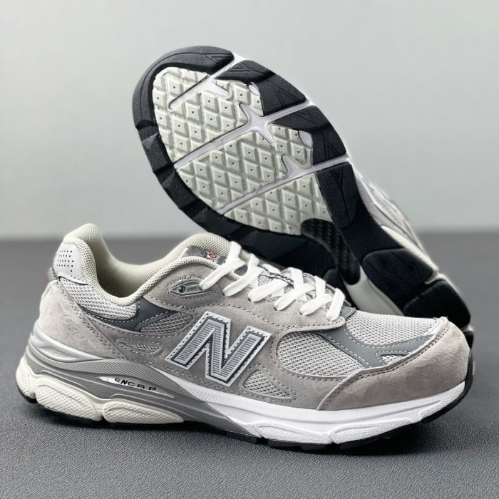 Кросівки NB 990 v3 M990GY3 - розмір 38