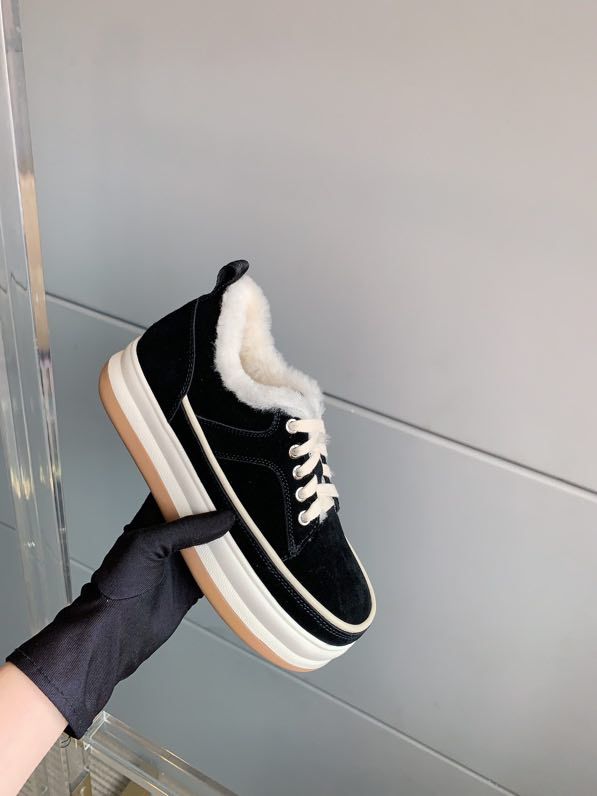 Sneakers women's winter on fur фото 5