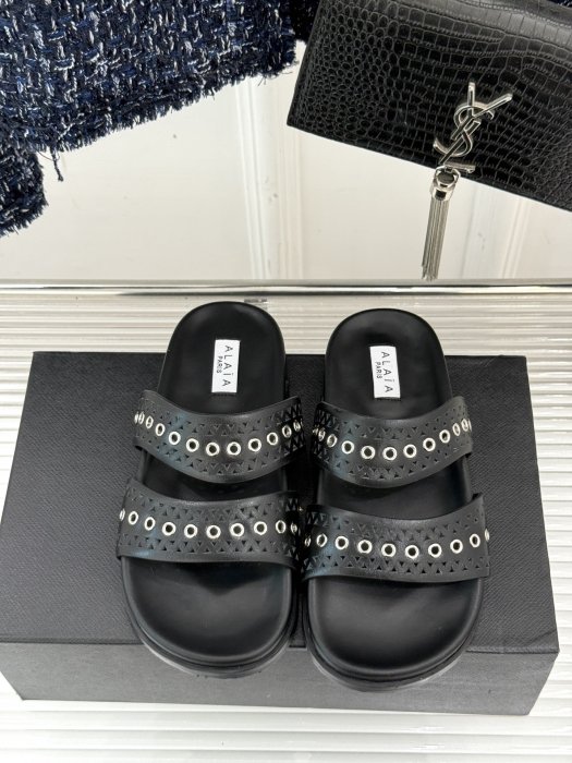 Шлепанцы женские фото 4