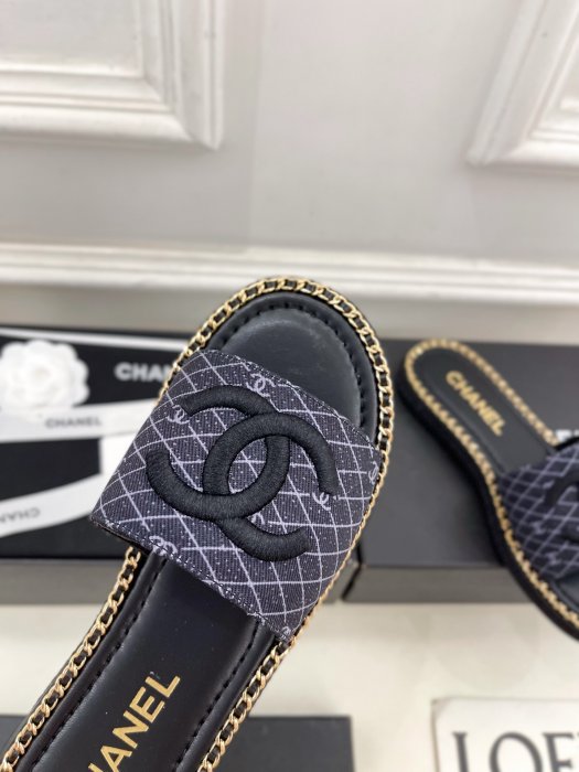 Шлепанцы женские фото 7