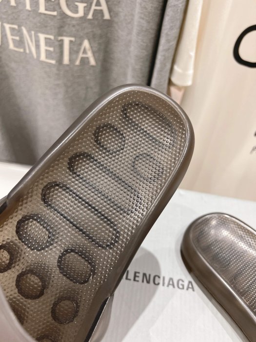 Шлепанцы фото 6