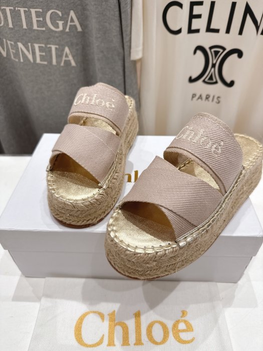 Шльопанці жіночі фото 7