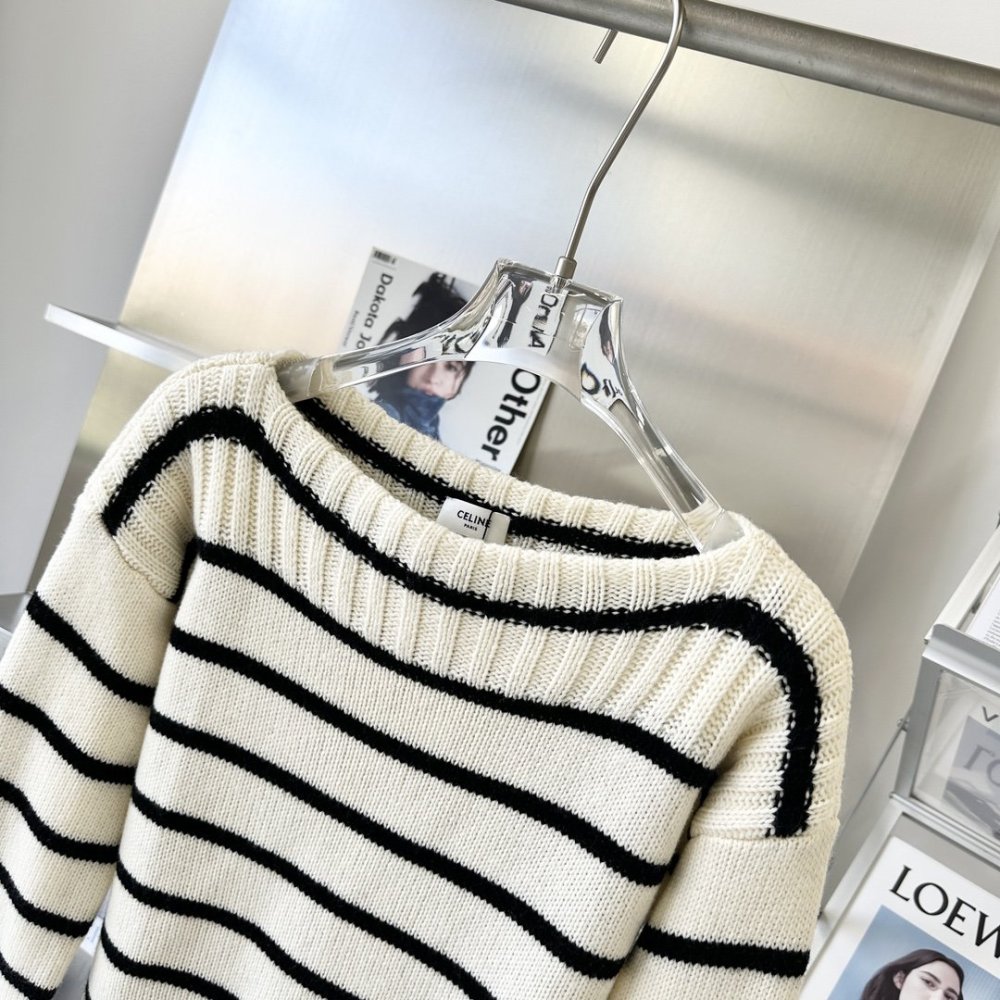 Knitted pullover at strip фото 3