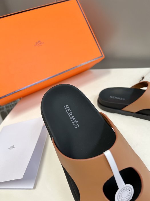 Шлепанцы женские фото 8