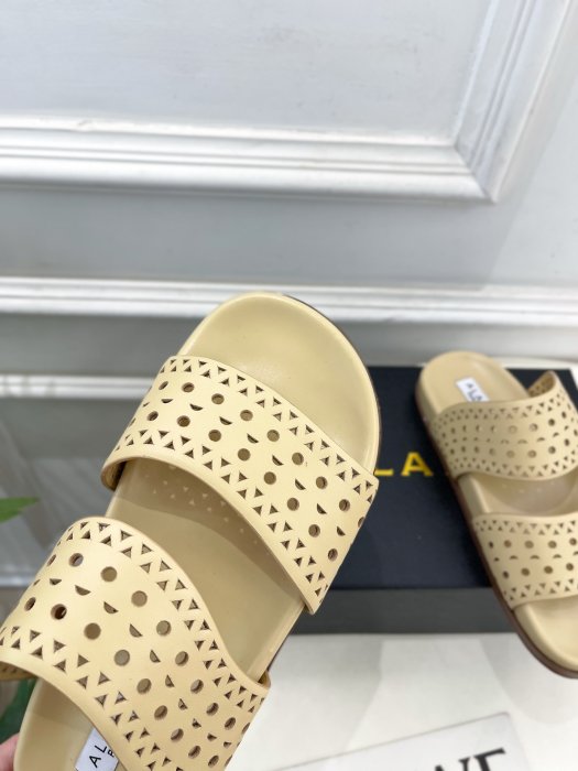 Шлепанцы женские фото 6