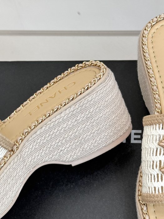 Шлепанцы женские фото 6