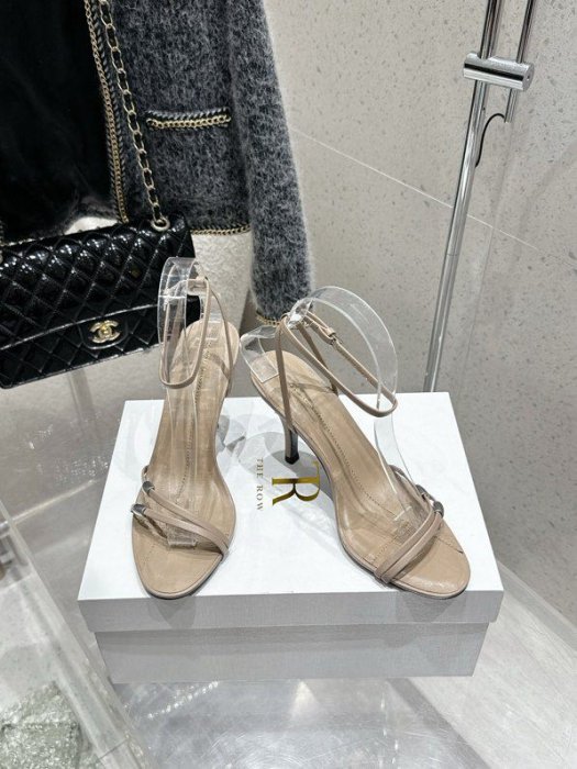 Босоножки фото 5